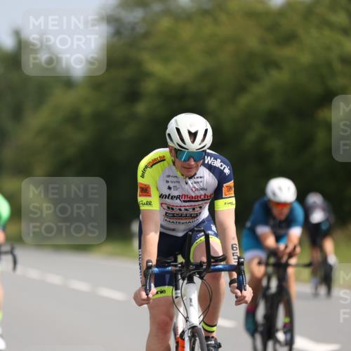 22.06.2025 - Viking Triathlon Yannick Fuchs http://msf.ph/oto/8106153 22.06.2025 11:30:23 Radfahren 99, 268, 275, 324, 505, 530, 655, 657 meine-sportfotos.de