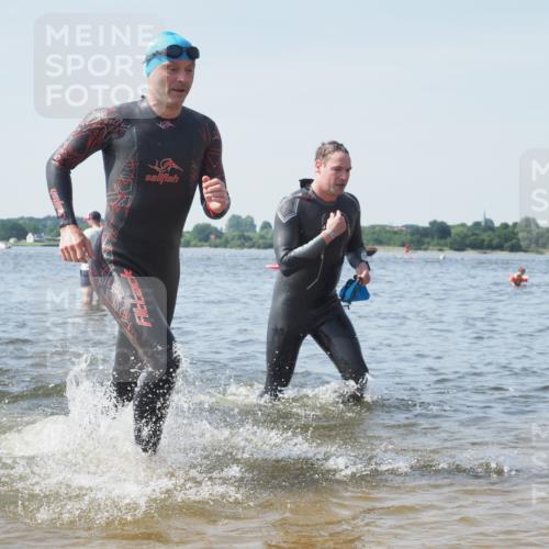22.06.2025 - Viking Triathlon KatJ http://msf.ph/oto/8106355 22.06.2025 10:37:11 Schwimmen 172, 233, 355, 370, 383, 454, 500, 513, 649 meine-sportfotos.de