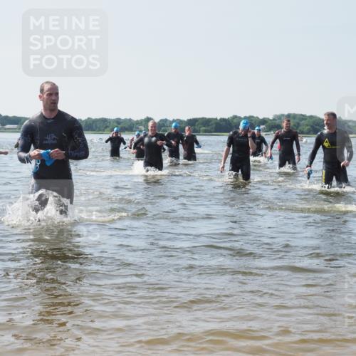 22.06.2025 - Viking Triathlon KatJ http://msf.ph/oto/8106408 22.06.2025 10:37:15 Schwimmen 34, 172, 233, 312, 344, 355, 370, 383, 454, 513, 649 meine-sportfotos.de