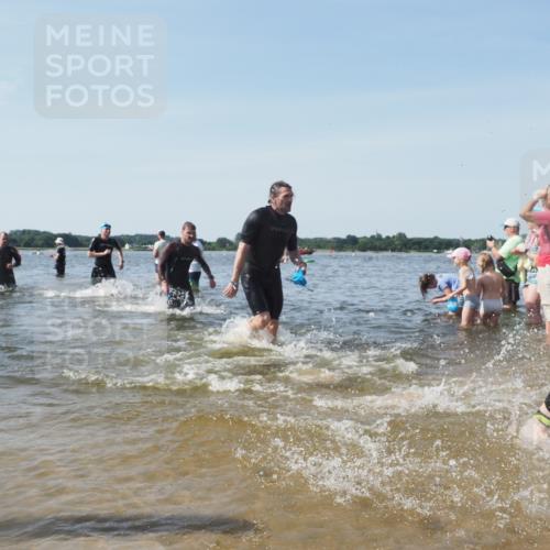 22.06.2025 - Viking Triathlon KatJ http://msf.ph/oto/8106799 22.06.2025 10:37:23 Schwimmen 21, 34, 131, 172, 180, 187, 233, 253, 312, 316, 344, 370, 383, 454, 456, 649 meine-sportfotos.de