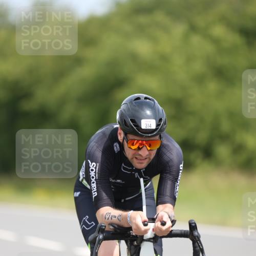 22.06.2025 - Viking Triathlon Yannick Fuchs http://msf.ph/oto/8106943 22.06.2025 12:11:43 Radfahren 13, 173, 234, 314, 340, 427, 444, 458, 604 meine-sportfotos.de