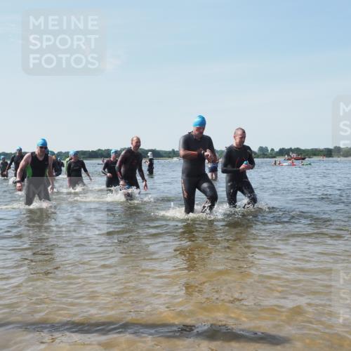 22.06.2025 - Viking Triathlon KatJ http://msf.ph/oto/8106951 22.06.2025 10:37:29 Schwimmen 21, 34, 131, 141, 163, 177, 180, 187, 233, 245, 253, 312, 316, 344, 383, 456, 614, 639 meine-sportfotos.de