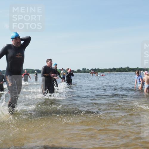 22.06.2025 - Viking Triathlon KatJ http://msf.ph/oto/8107344 22.06.2025 10:37:38 Schwimmen 21, 131, 141, 163, 177, 180, 187, 245, 396, 411, 433, 456, 506, 614, 619, 639, 645 meine-sportfotos.de