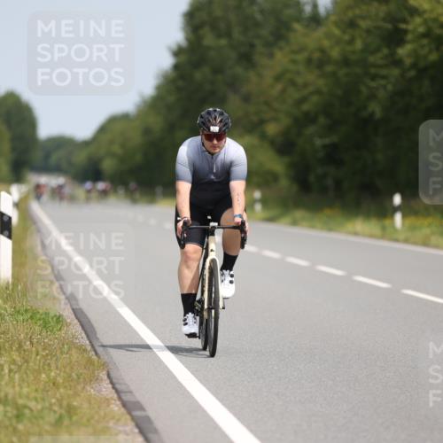 22.06.2025 - Viking Triathlon Yannick Fuchs http://msf.ph/oto/8107346 22.06.2025 12:12:14 Radfahren 303 meine-sportfotos.de