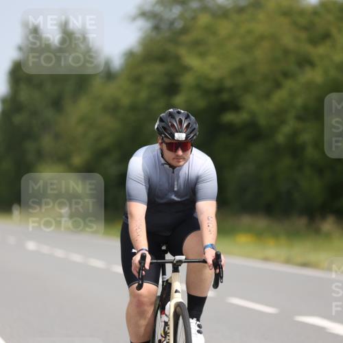 22.06.2025 - Viking Triathlon Yannick Fuchs http://msf.ph/oto/8107392 22.06.2025 12:12:15 Radfahren 303 meine-sportfotos.de