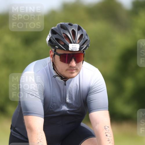 22.06.2025 - Viking Triathlon Yannick Fuchs http://msf.ph/oto/8107452 22.06.2025 12:12:17 Radfahren 303 meine-sportfotos.de