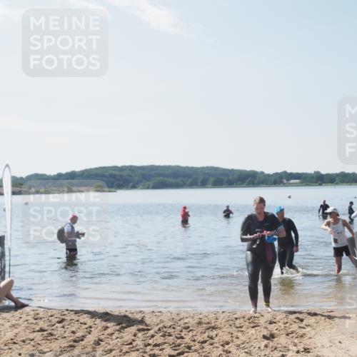 22.06.2025 - Viking Triathlon MichiJ http://msf.ph/oto/8107594 22.06.2025 10:53:32 Schwimmen 201, 241 meine-sportfotos.de