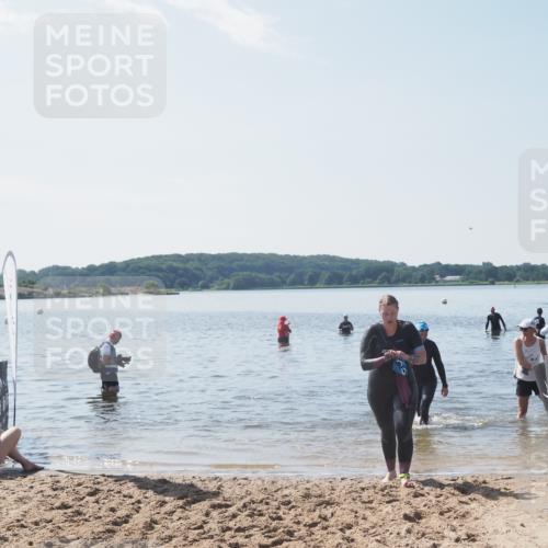 22.06.2025 - Viking Triathlon MichiJ http://msf.ph/oto/8107619 22.06.2025 10:53:33 Schwimmen 201, 241 meine-sportfotos.de