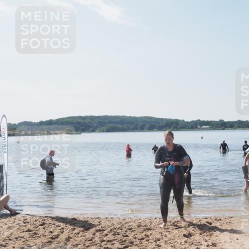 22.06.2025 - Viking Triathlon MichiJ http://msf.ph/oto/8107648 22.06.2025 10:53:33 Schwimmen 201, 241 meine-sportfotos.de