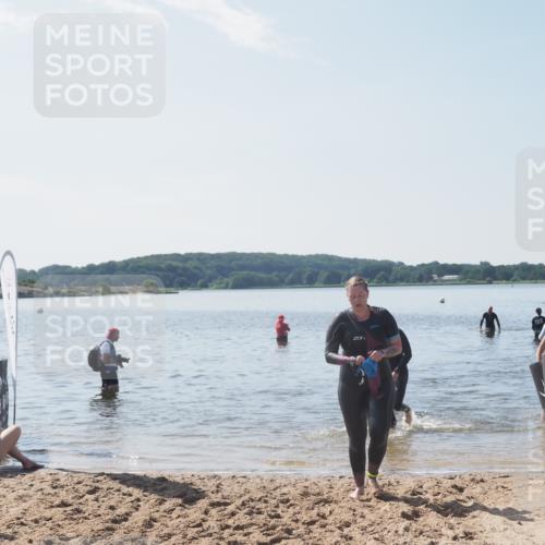22.06.2025 - Viking Triathlon MichiJ http://msf.ph/oto/8107675 22.06.2025 10:53:34 Schwimmen 201, 241 meine-sportfotos.de
