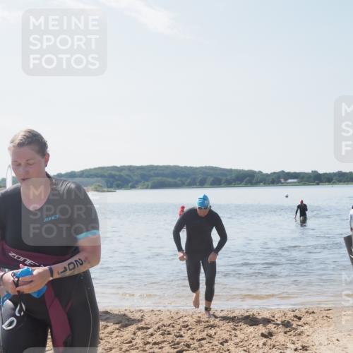 22.06.2025 - Viking Triathlon MichiJ http://msf.ph/oto/8107787 22.06.2025 10:53:37 Schwimmen 241 meine-sportfotos.de