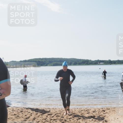 22.06.2025 - Viking Triathlon MichiJ http://msf.ph/oto/8107825 22.06.2025 10:53:38 Schwimmen 241 meine-sportfotos.de
