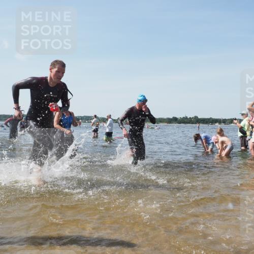 22.06.2025 - Viking Triathlon KatJ http://msf.ph/oto/8107860 22.06.2025 10:37:52 Schwimmen 146, 335, 396, 411, 433, 506, 619, 645 meine-sportfotos.de