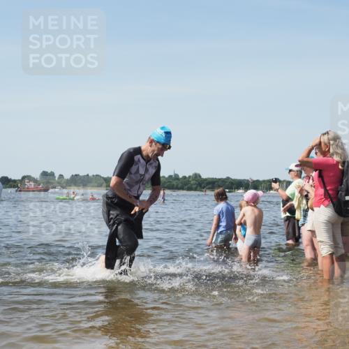 22.06.2025 - Viking Triathlon KatJ http://msf.ph/oto/8108221 22.06.2025 10:38:06 Schwimmen 61, 72, 146, 179, 191, 335 meine-sportfotos.de