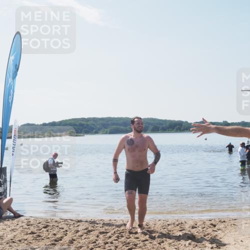 22.06.2025 - Viking Triathlon MichiJ http://msf.ph/oto/8108280 22.06.2025 10:54:59 Schwimmen 305 meine-sportfotos.de