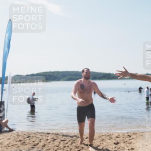 22.06.2025 - Viking Triathlon MichiJ http://msf.ph/oto/8108303 22.06.2025 10:55:00 Schwimmen 305 meine-sportfotos.de