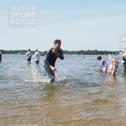 22.06.2025 - Viking Triathlon KatJ http://msf.ph/oto/8108587 22.06.2025 10:38:21 Schwimmen 61, 72, 89, 209, 269, 398, 419, 428, 447, 509, 535, 603, 662 meine-sportfotos.de