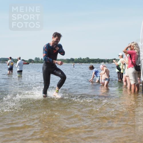 22.06.2025 - Viking Triathlon KatJ http://msf.ph/oto/8108614 22.06.2025 10:38:21 Schwimmen 61, 72, 89, 209, 269, 398, 419, 428, 447, 509, 535, 603, 662 meine-sportfotos.de