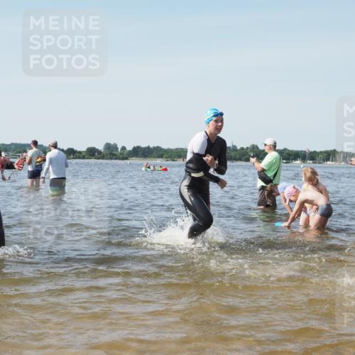 22.06.2025 - Viking Triathlon KatJ http://msf.ph/oto/8109275 22.06.2025 10:38:40 Schwimmen 22, 85, 135, 156, 164, 211, 215, 315, 327, 419, 428, 601, 603, 659 meine-sportfotos.de