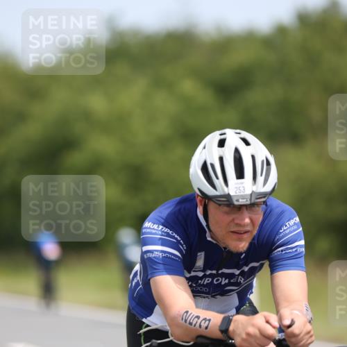 22.06.2025 - Viking Triathlon Yannick Fuchs http://msf.ph/oto/8109308 22.06.2025 12:14:05 Radfahren 77, 150, 172, 184, 203, 253, 375, 416, 513, 634 meine-sportfotos.de