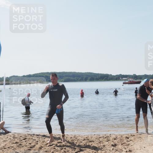 22.06.2025 - Viking Triathlon MichiJ http://msf.ph/oto/8109323 22.06.2025 10:58:25 Schwimmen 359, 403 meine-sportfotos.de