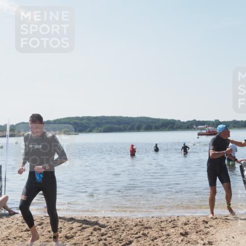 22.06.2025 - Viking Triathlon MichiJ http://msf.ph/oto/8109350 22.06.2025 10:58:26 Schwimmen 359, 403 meine-sportfotos.de