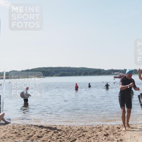 22.06.2025 - Viking Triathlon MichiJ http://msf.ph/oto/8109364 22.06.2025 10:58:27 Schwimmen 359, 403 meine-sportfotos.de