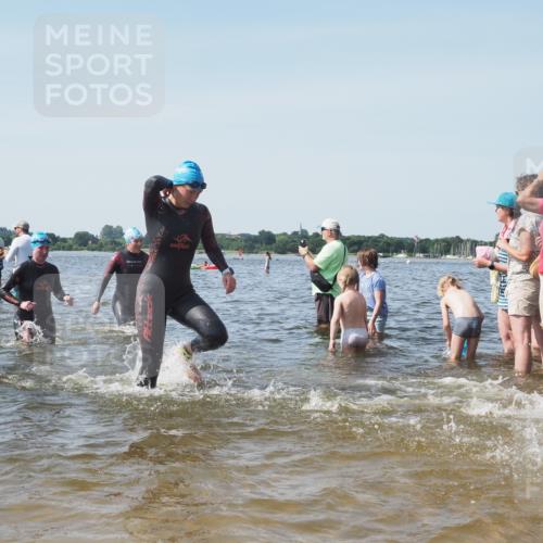 22.06.2025 - Viking Triathlon KatJ http://msf.ph/oto/8109648 22.06.2025 10:38:57 Schwimmen 26, 40, 57, 79, 135, 148, 181, 185, 210, 211, 336, 408, 416, 451, 654 meine-sportfotos.de