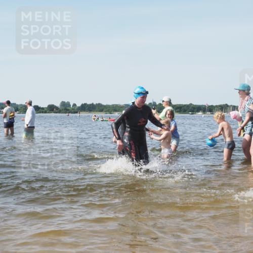 22.06.2025 - Viking Triathlon KatJ http://msf.ph/oto/8109696 22.06.2025 10:38:59 Schwimmen 26, 40, 57, 79, 135, 148, 181, 185, 210, 211, 336, 351, 408, 416, 451, 654 meine-sportfotos.de