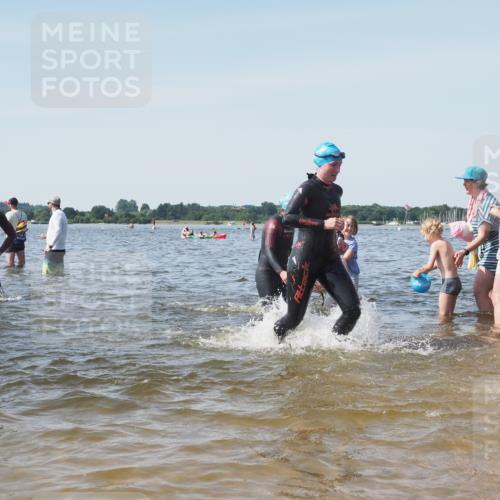 22.06.2025 - Viking Triathlon KatJ http://msf.ph/oto/8109711 22.06.2025 10:38:59 Schwimmen 26, 40, 57, 79, 135, 148, 181, 185, 210, 211, 336, 351, 408, 416, 451, 654 meine-sportfotos.de