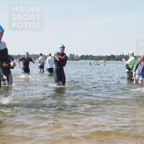 22.06.2025 - Viking Triathlon KatJ http://msf.ph/oto/8109782 22.06.2025 10:39:01 Schwimmen 26, 40, 57, 79, 148, 181, 185, 210, 211, 295, 336, 351, 408, 416, 451, 654 meine-sportfotos.de