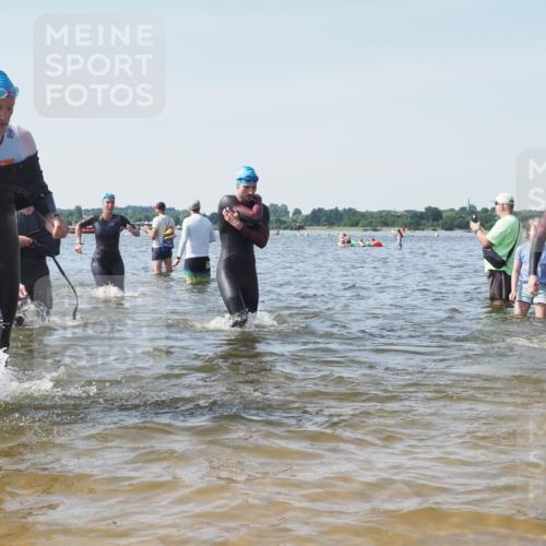 22.06.2025 - Viking Triathlon KatJ http://msf.ph/oto/8109794 22.06.2025 10:39:01 Schwimmen 26, 40, 57, 79, 148, 181, 185, 210, 211, 295, 336, 351, 408, 416, 451, 654 meine-sportfotos.de