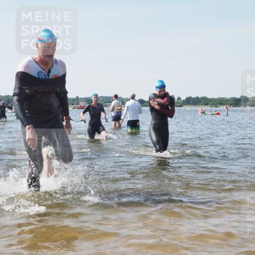 22.06.2025 - Viking Triathlon KatJ http://msf.ph/oto/8109813 22.06.2025 10:39:01 Schwimmen 26, 40, 57, 79, 148, 181, 185, 210, 211, 295, 336, 351, 408, 416, 451, 654 meine-sportfotos.de