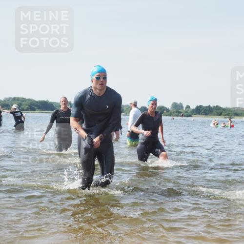 22.06.2025 - Viking Triathlon KatJ http://msf.ph/oto/8109912 22.06.2025 10:39:03 Schwimmen 26, 40, 57, 79, 148, 181, 185, 210, 295, 336, 351, 408, 416, 451, 654 meine-sportfotos.de