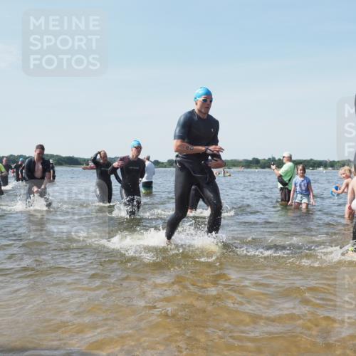 22.06.2025 - Viking Triathlon KatJ http://msf.ph/oto/8109938 22.06.2025 10:39:05 Schwimmen 26, 40, 57, 79, 148, 181, 185, 210, 276, 295, 351, 408, 416, 451, 654 meine-sportfotos.de