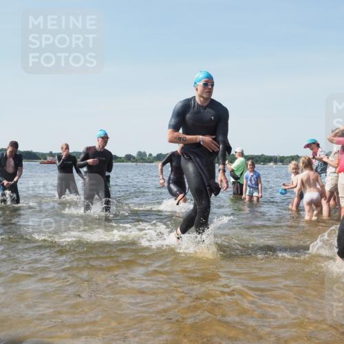 22.06.2025 - Viking Triathlon KatJ http://msf.ph/oto/8109948 22.06.2025 10:39:05 Schwimmen 26, 40, 57, 79, 148, 181, 185, 210, 276, 295, 351, 408, 416, 451, 654 meine-sportfotos.de