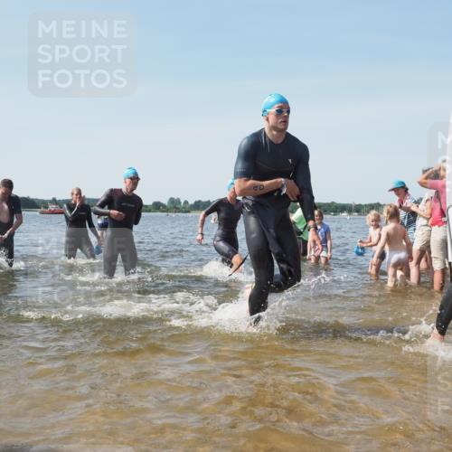 22.06.2025 - Viking Triathlon KatJ http://msf.ph/oto/8109957 22.06.2025 10:39:05 Schwimmen 26, 40, 57, 79, 148, 181, 185, 210, 276, 295, 351, 408, 416, 451, 654 meine-sportfotos.de