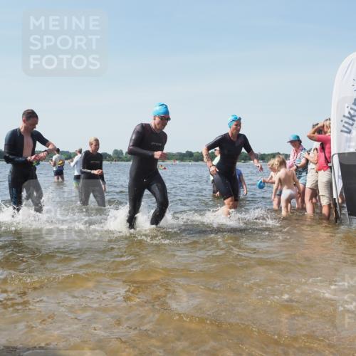 22.06.2025 - Viking Triathlon KatJ http://msf.ph/oto/8110056 22.06.2025 10:39:07 Schwimmen 40, 57, 79, 148, 181, 182, 185, 276, 295, 351, 386, 408, 416, 451, 536, 654 meine-sportfotos.de