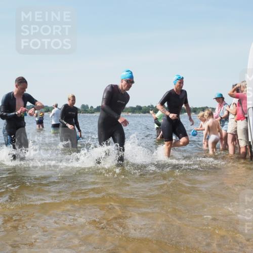 22.06.2025 - Viking Triathlon KatJ http://msf.ph/oto/8110073 22.06.2025 10:39:07 Schwimmen 40, 57, 79, 148, 181, 182, 185, 276, 295, 351, 386, 408, 416, 451, 536, 654 meine-sportfotos.de
