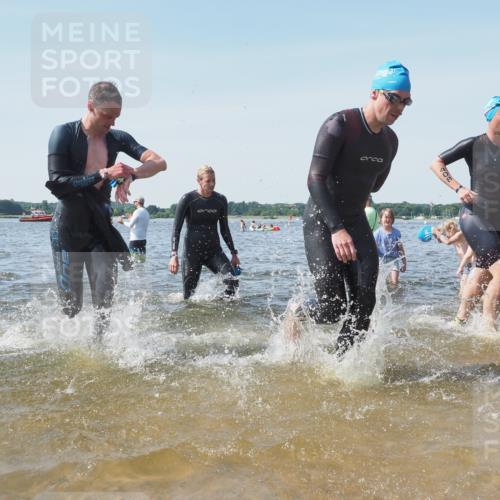 22.06.2025 - Viking Triathlon KatJ http://msf.ph/oto/8110099 22.06.2025 10:39:07 Schwimmen 40, 57, 79, 148, 181, 182, 185, 276, 295, 351, 386, 408, 416, 451, 536, 654 meine-sportfotos.de