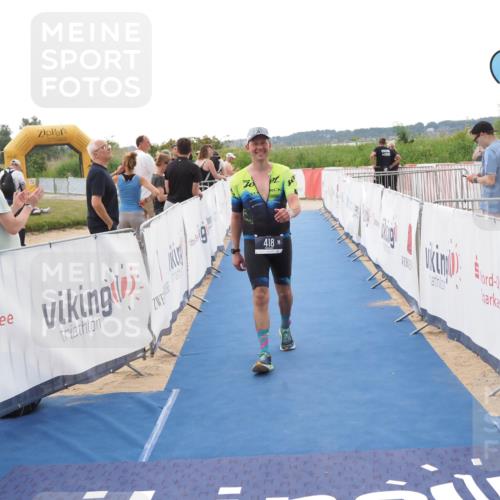 22.06.2025 - Viking Triathlon MichiJ http://msf.ph/oto/8110131 22.06.2025 16:22:06 Ziel 418 meine-sportfotos.de
