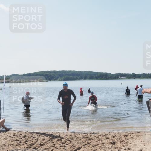 22.06.2025 - Viking Triathlon MichiJ http://msf.ph/oto/8110368 22.06.2025 10:59:33 Schwimmen 459, 476 meine-sportfotos.de