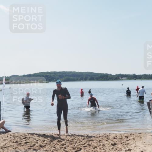 22.06.2025 - Viking Triathlon MichiJ http://msf.ph/oto/8110380 22.06.2025 10:59:33 Schwimmen 459, 476 meine-sportfotos.de