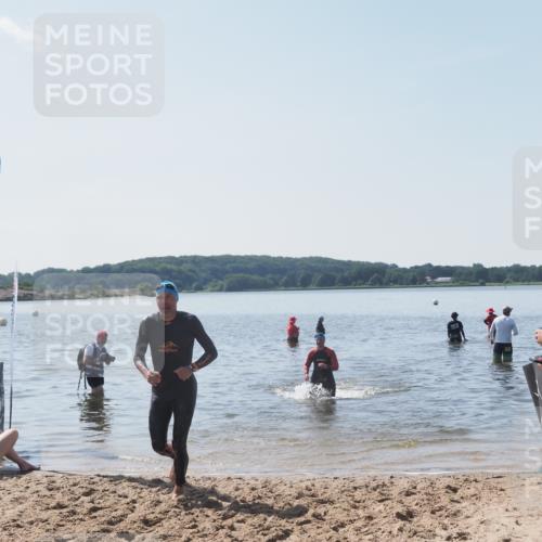 22.06.2025 - Viking Triathlon MichiJ http://msf.ph/oto/8110403 22.06.2025 10:59:34 Schwimmen 459, 476 meine-sportfotos.de