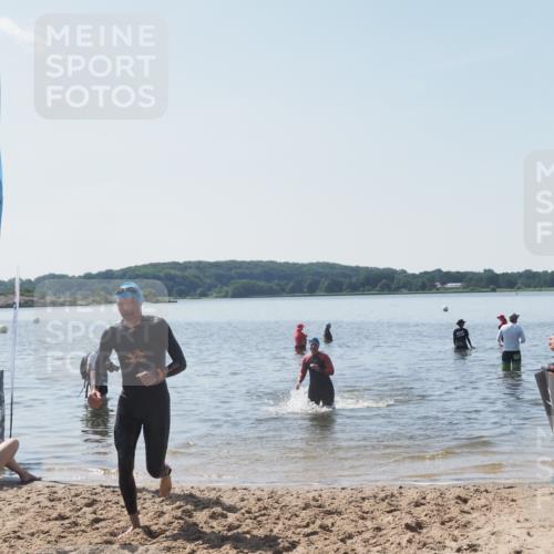 22.06.2025 - Viking Triathlon MichiJ http://msf.ph/oto/8110416 22.06.2025 10:59:34 Schwimmen 459, 476 meine-sportfotos.de