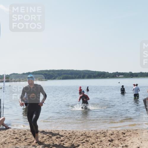 22.06.2025 - Viking Triathlon MichiJ http://msf.ph/oto/8110424 22.06.2025 10:59:34 Schwimmen 459, 476 meine-sportfotos.de