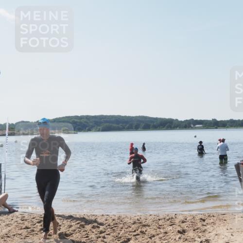 22.06.2025 - Viking Triathlon MichiJ http://msf.ph/oto/8110433 22.06.2025 10:59:34 Schwimmen 459, 476 meine-sportfotos.de