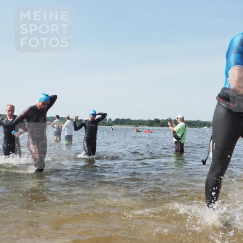 22.06.2025 - Viking Triathlon KatJ http://msf.ph/oto/8110918 22.06.2025 10:39:35 Schwimmen 25, 29, 86, 93, 117, 138, 150, 244, 298, 324, 337, 474, 529 meine-sportfotos.de