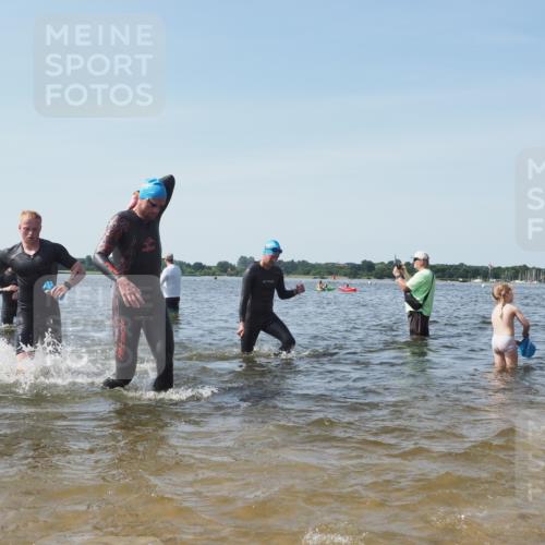 22.06.2025 - Viking Triathlon KatJ http://msf.ph/oto/8110934 22.06.2025 10:39:36 Schwimmen 25, 29, 86, 93, 117, 138, 150, 244, 298, 324, 337, 423, 474, 529 meine-sportfotos.de