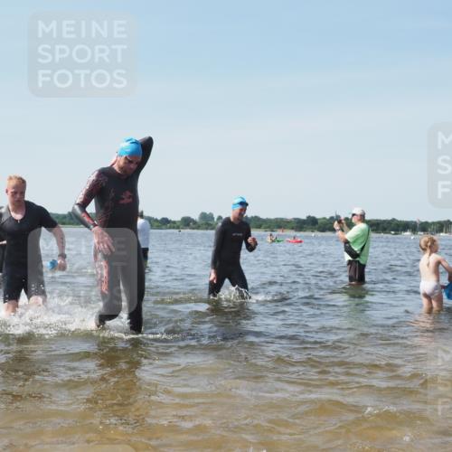 22.06.2025 - Viking Triathlon KatJ http://msf.ph/oto/8110943 22.06.2025 10:39:36 Schwimmen 25, 29, 86, 93, 117, 138, 150, 244, 298, 324, 337, 423, 474, 529 meine-sportfotos.de